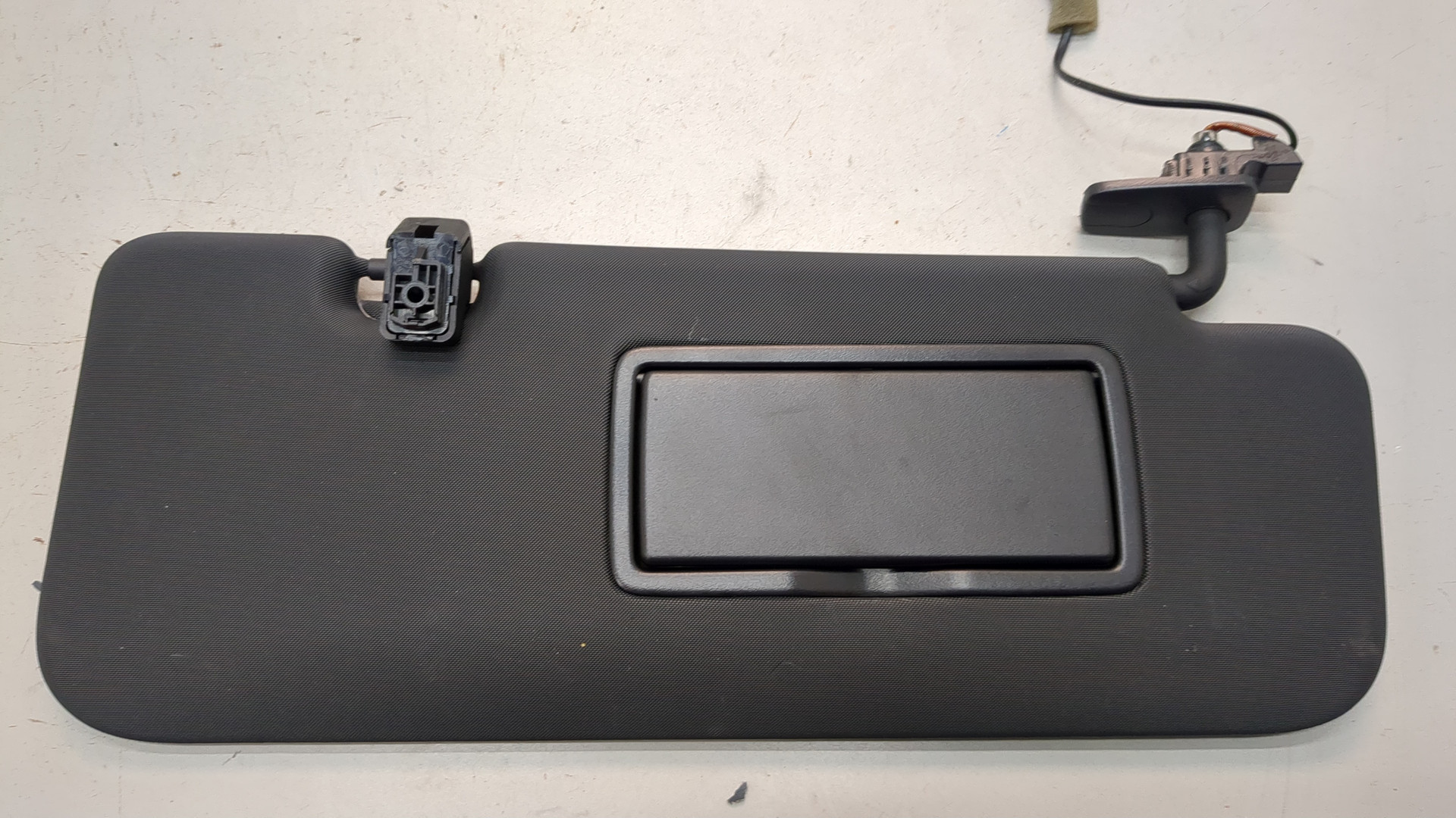 Козырек солнцезащитный