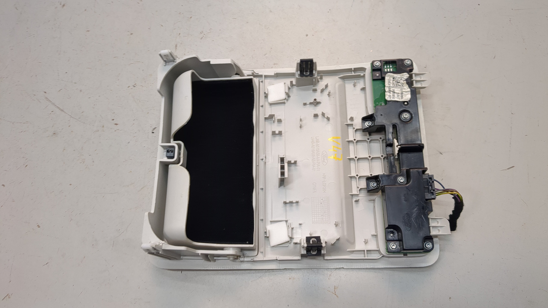 Плафон салонный