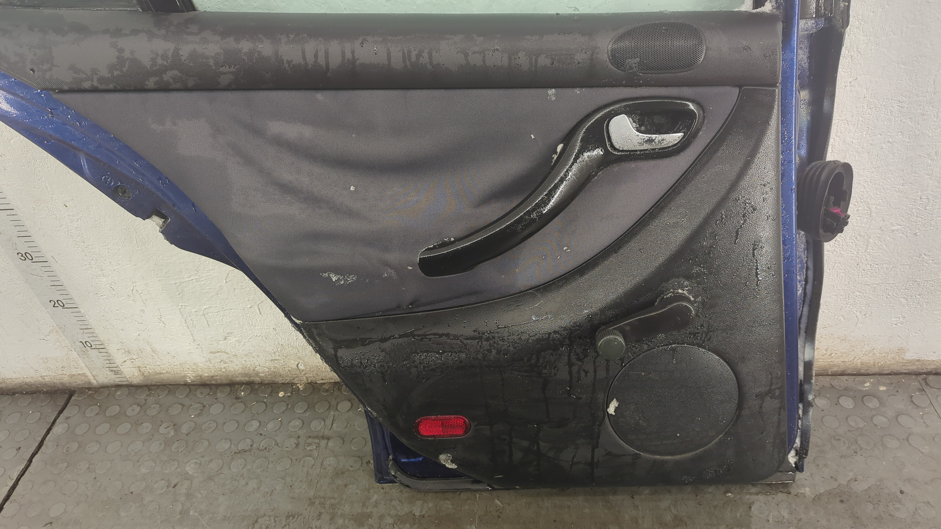 Дверь задняя левая