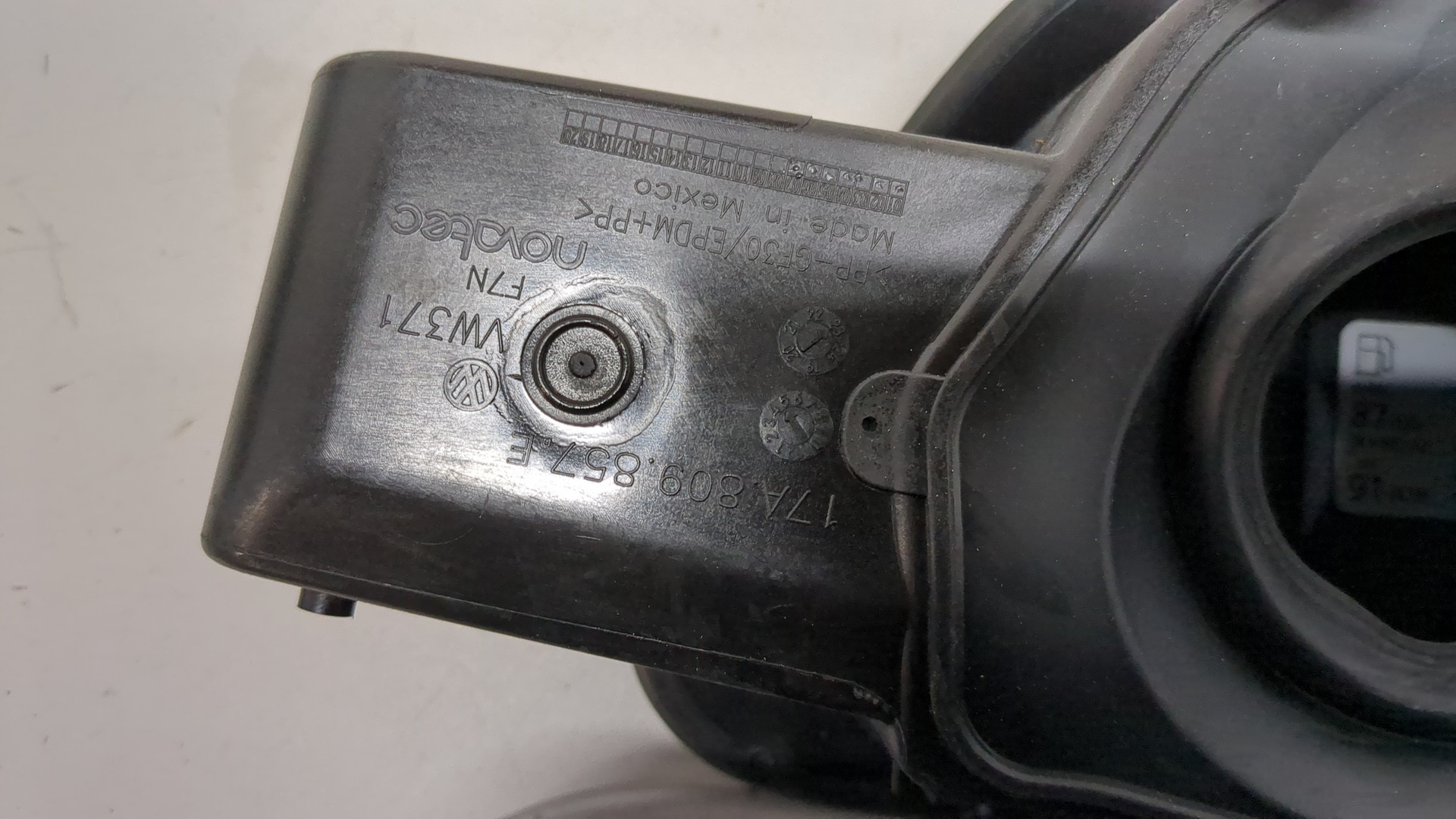 Лючок бензобака