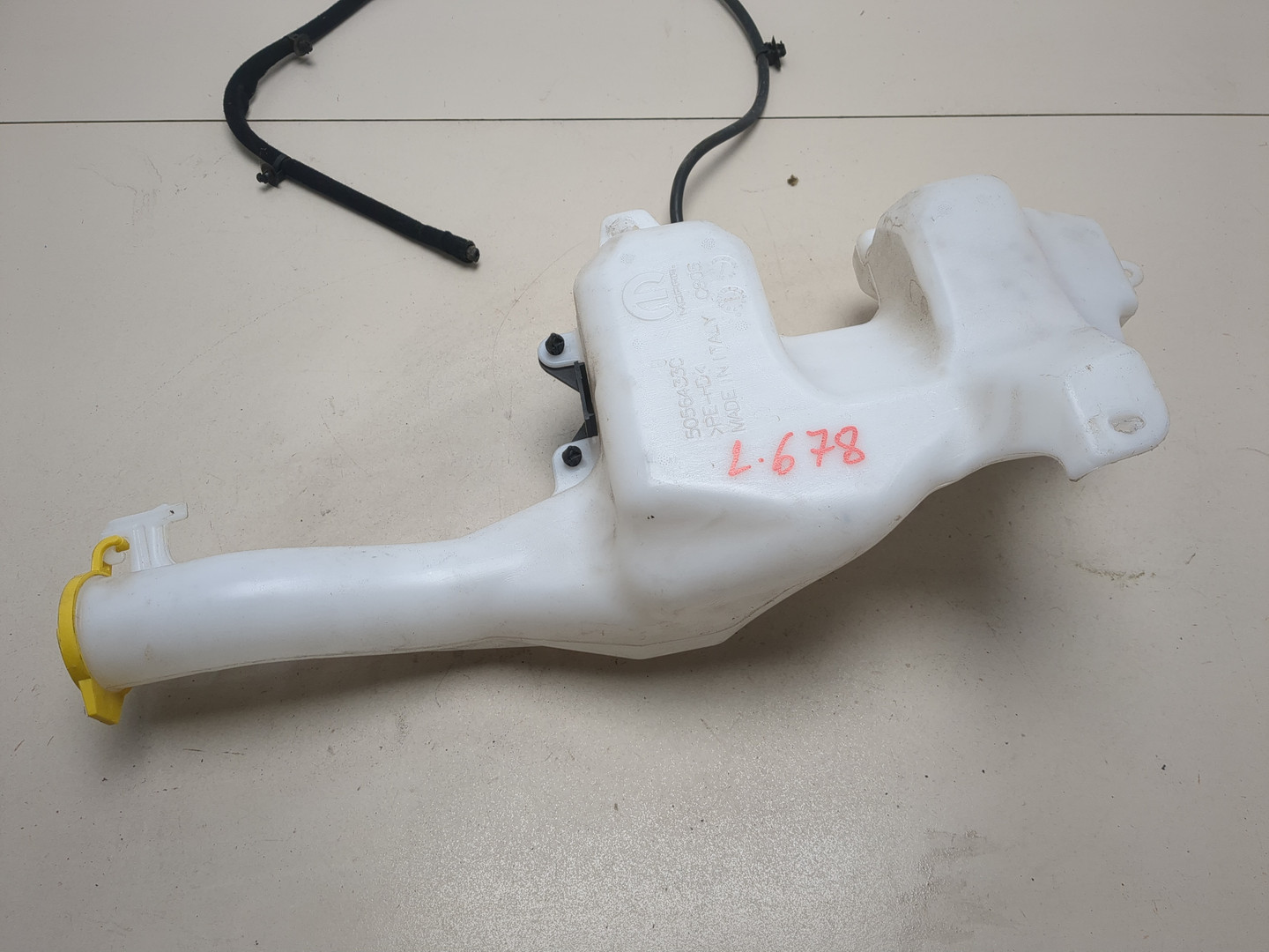 Бачок омывателя лобового стекла