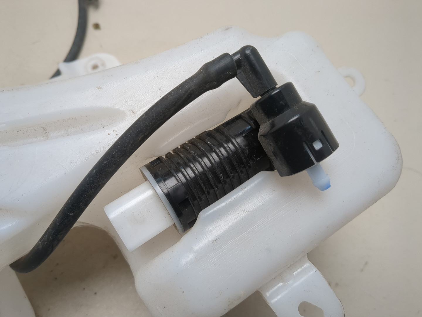 Бачок омывателя лобового стекла