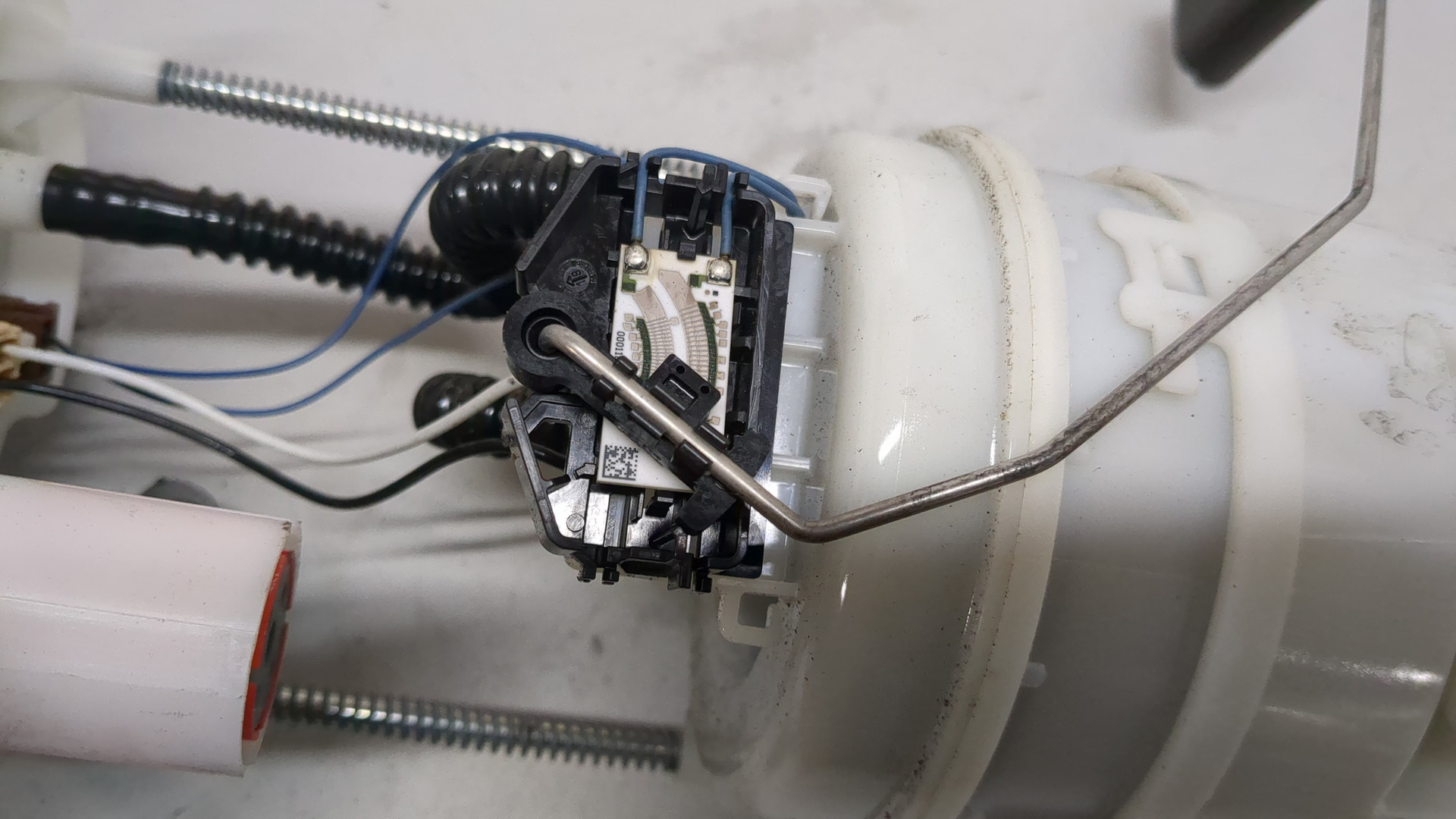 Насос топливный электрический