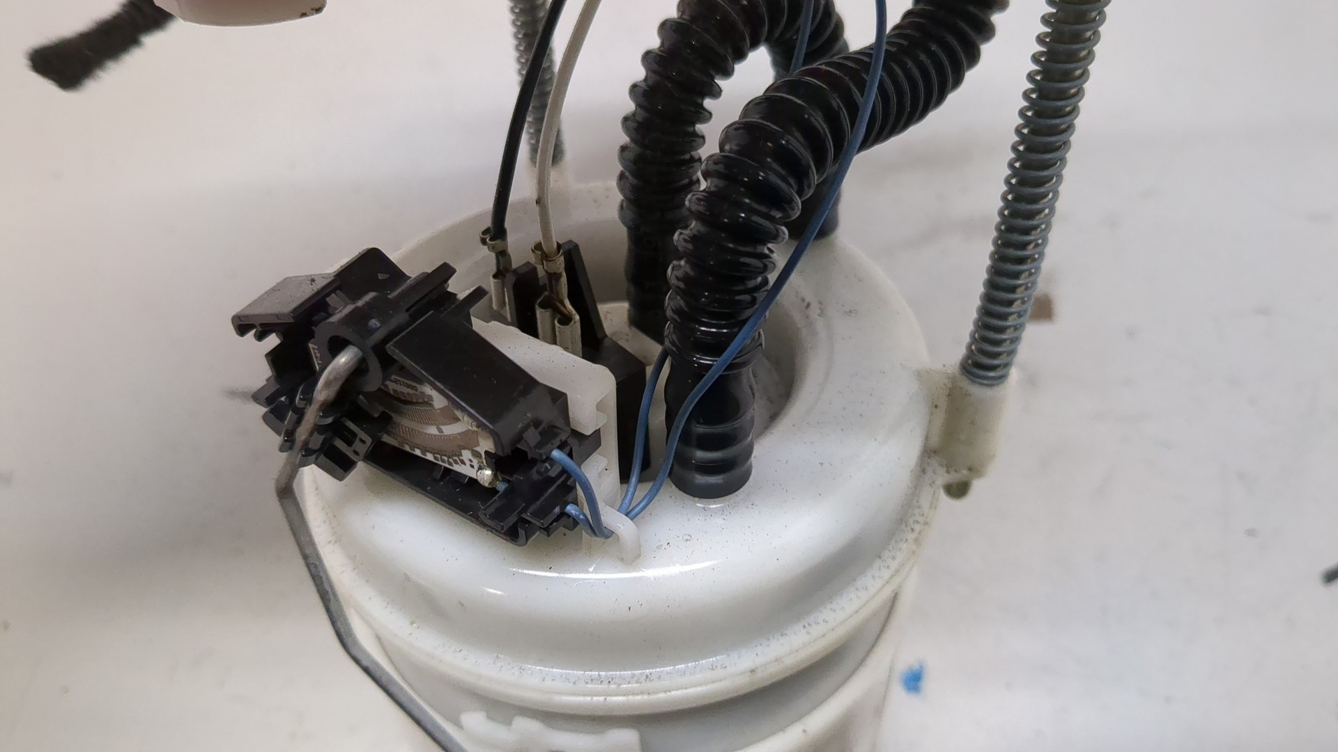 Насос топливный электрический