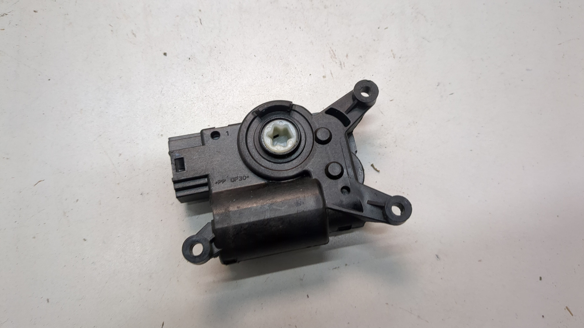 Моторчик заслонки печки