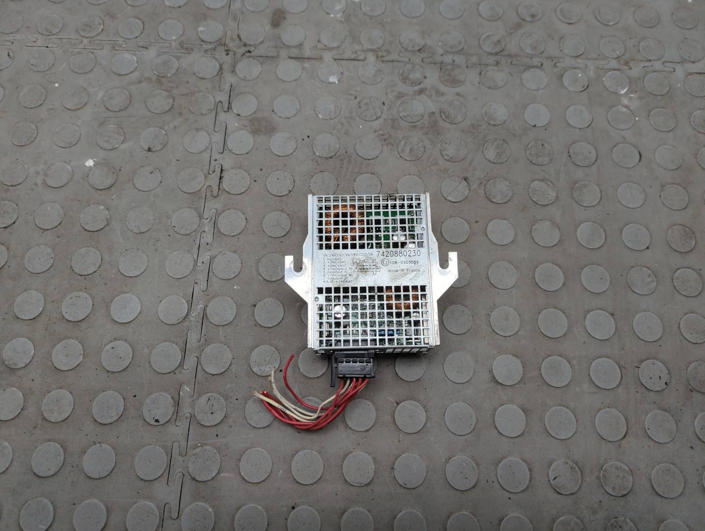 Преобразователь напряжения (адаптер)