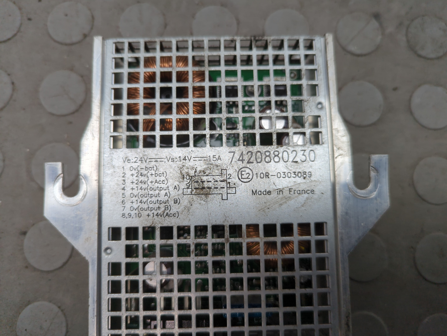 Преобразователь напряжения (адаптер)