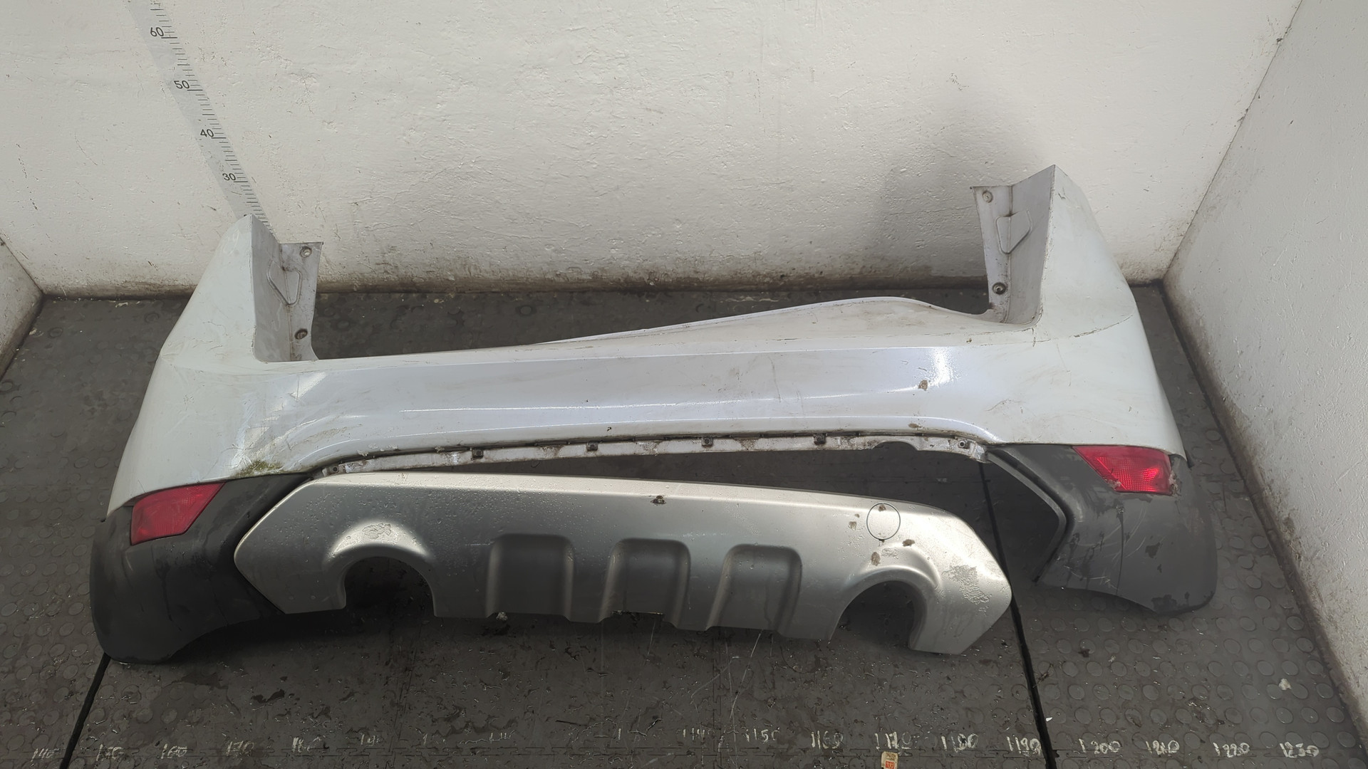 Бампер задний