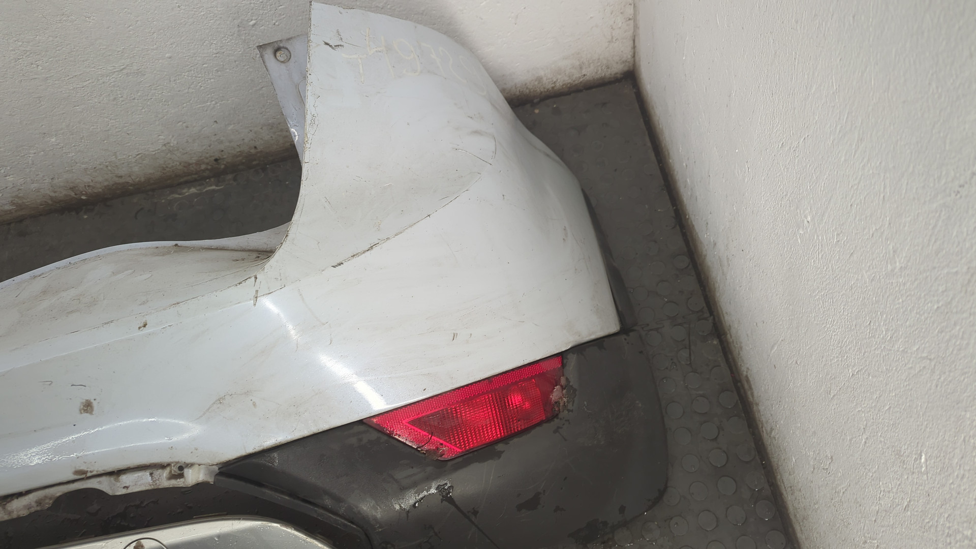 Бампер задний