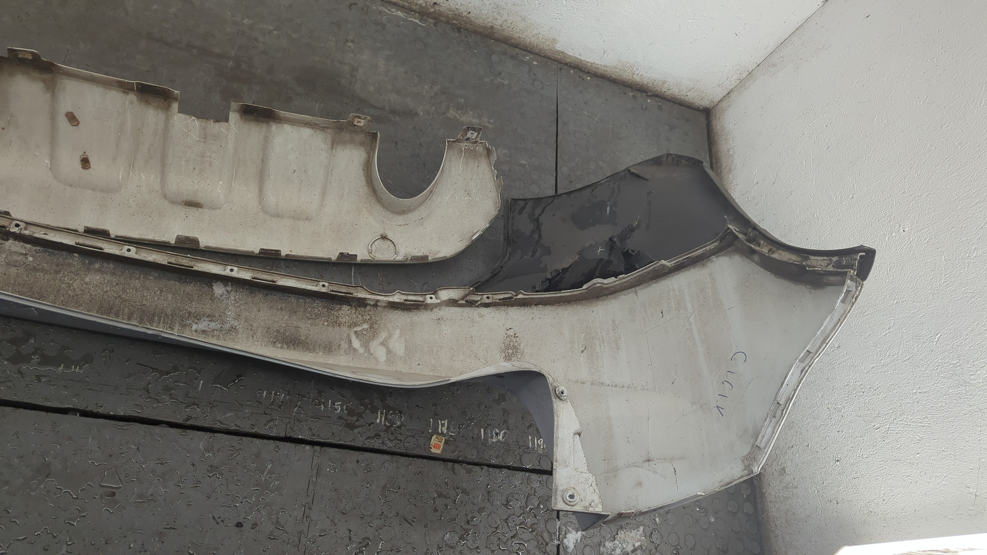 Бампер задний