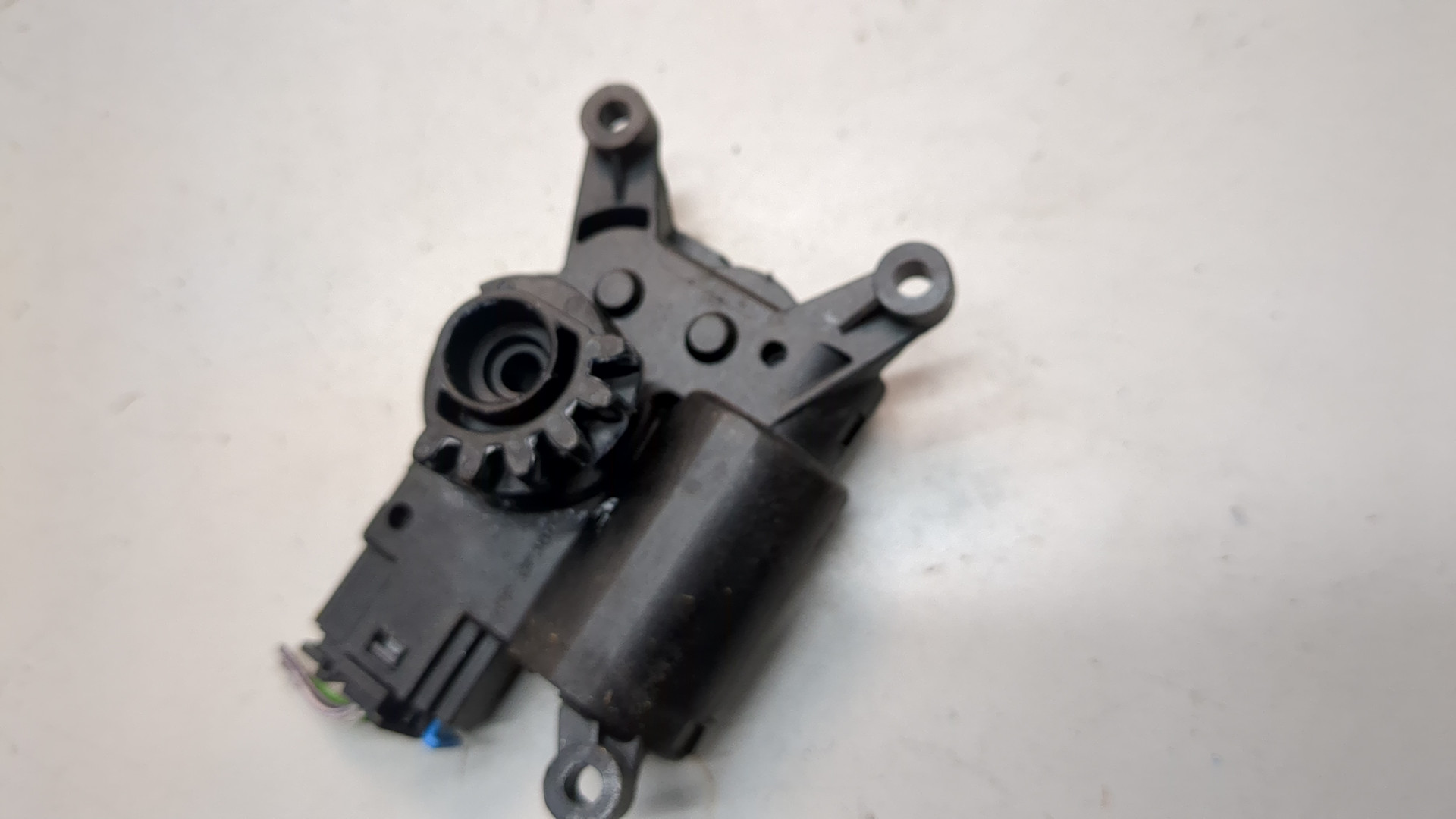 Моторчик заслонки печки