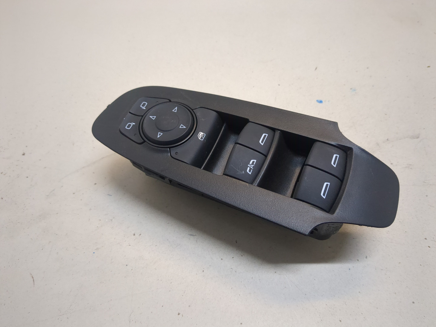 Кнопка стеклоподъемника