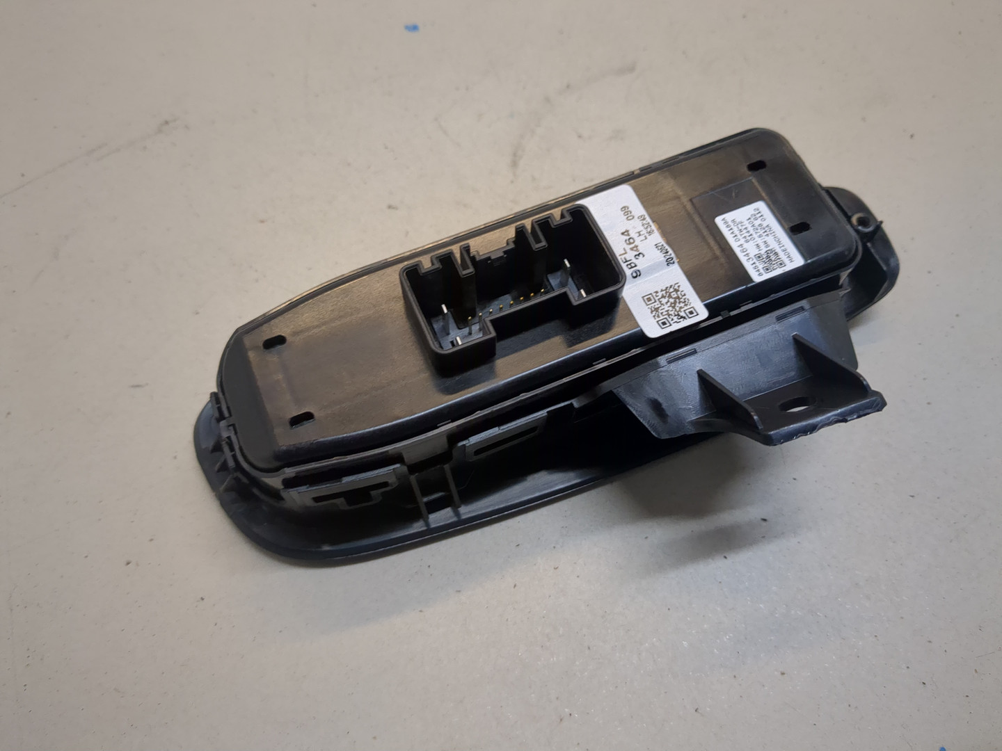 Кнопка стеклоподъемника