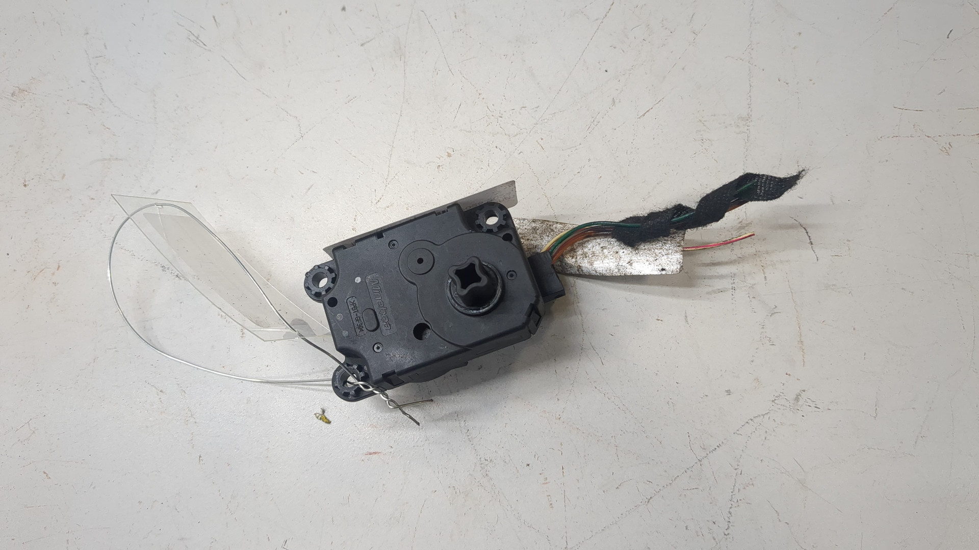 Моторчик заслонки печки