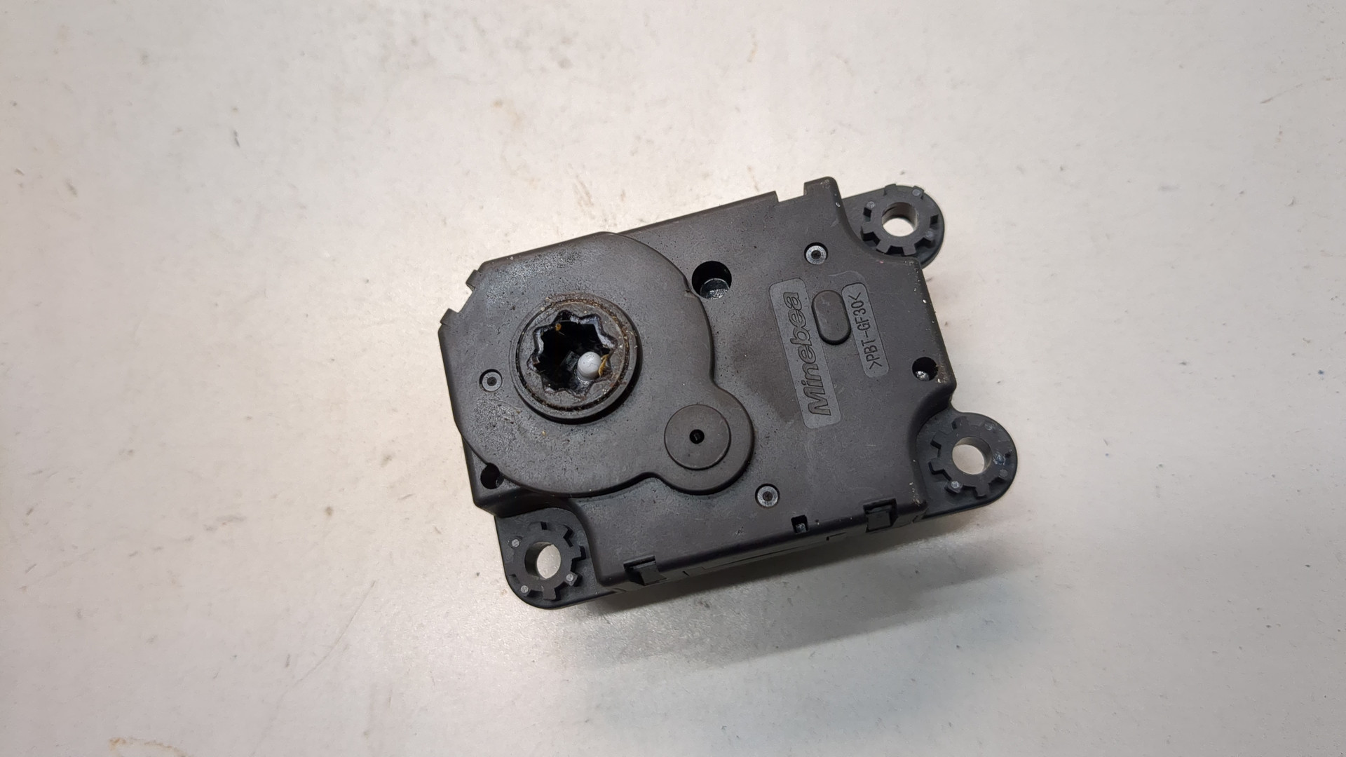 Моторчик заслонки печки