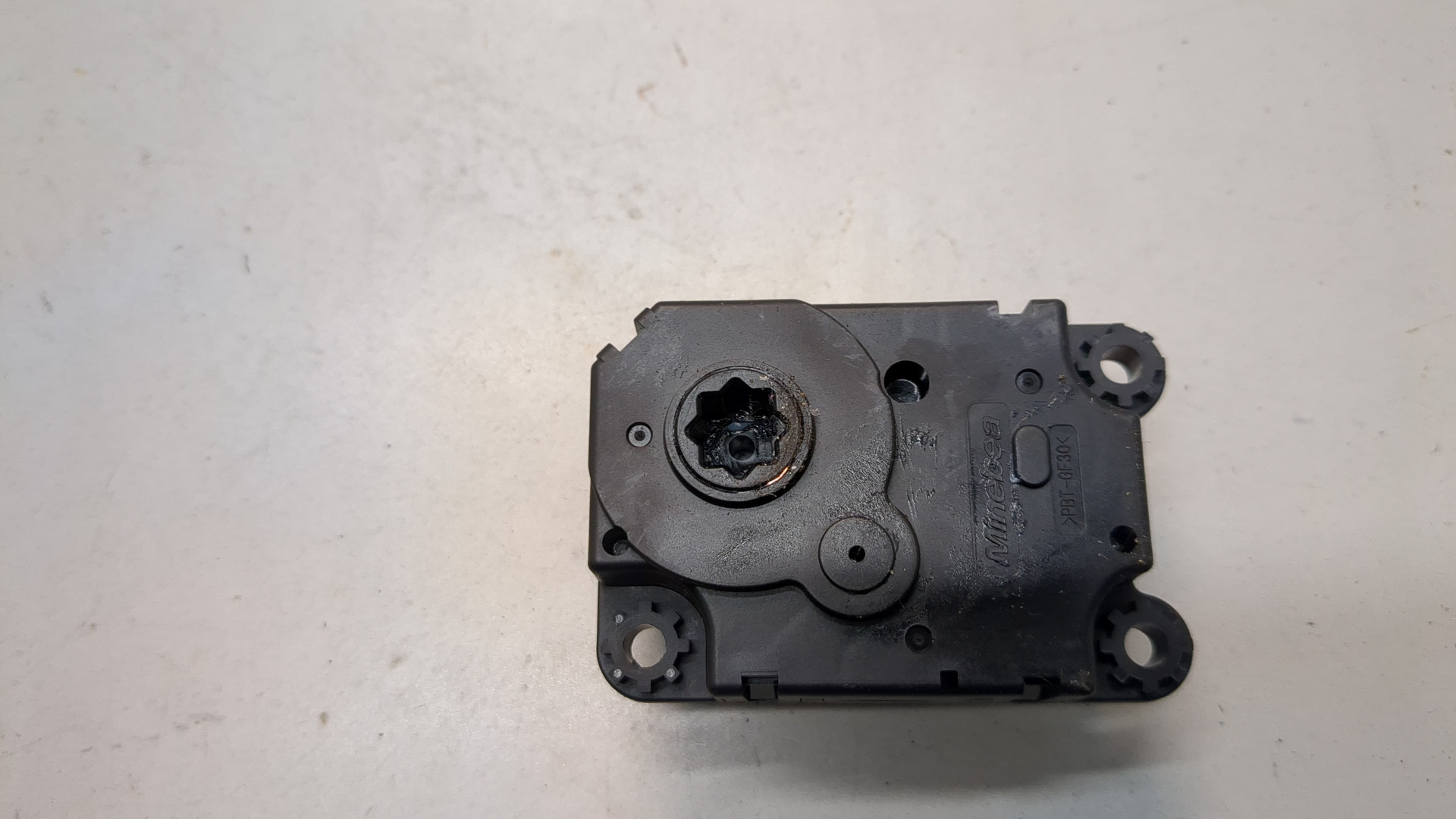 Моторчик заслонки печки