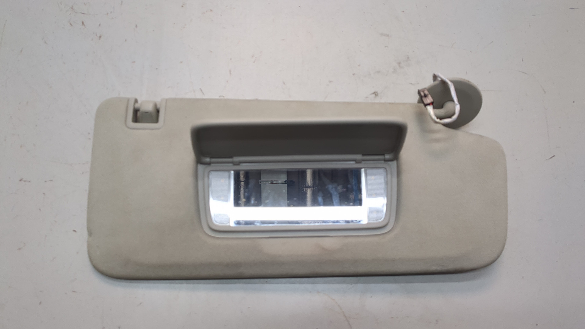 Козырек солнцезащитный