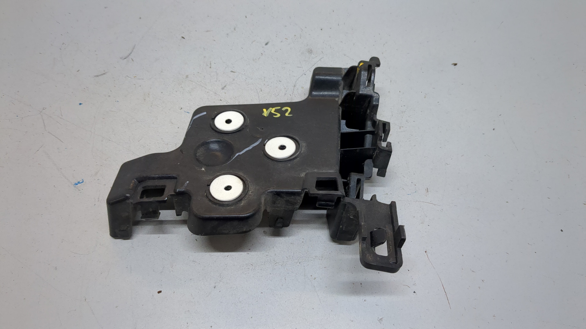 Кронштейн заднего бампера правый