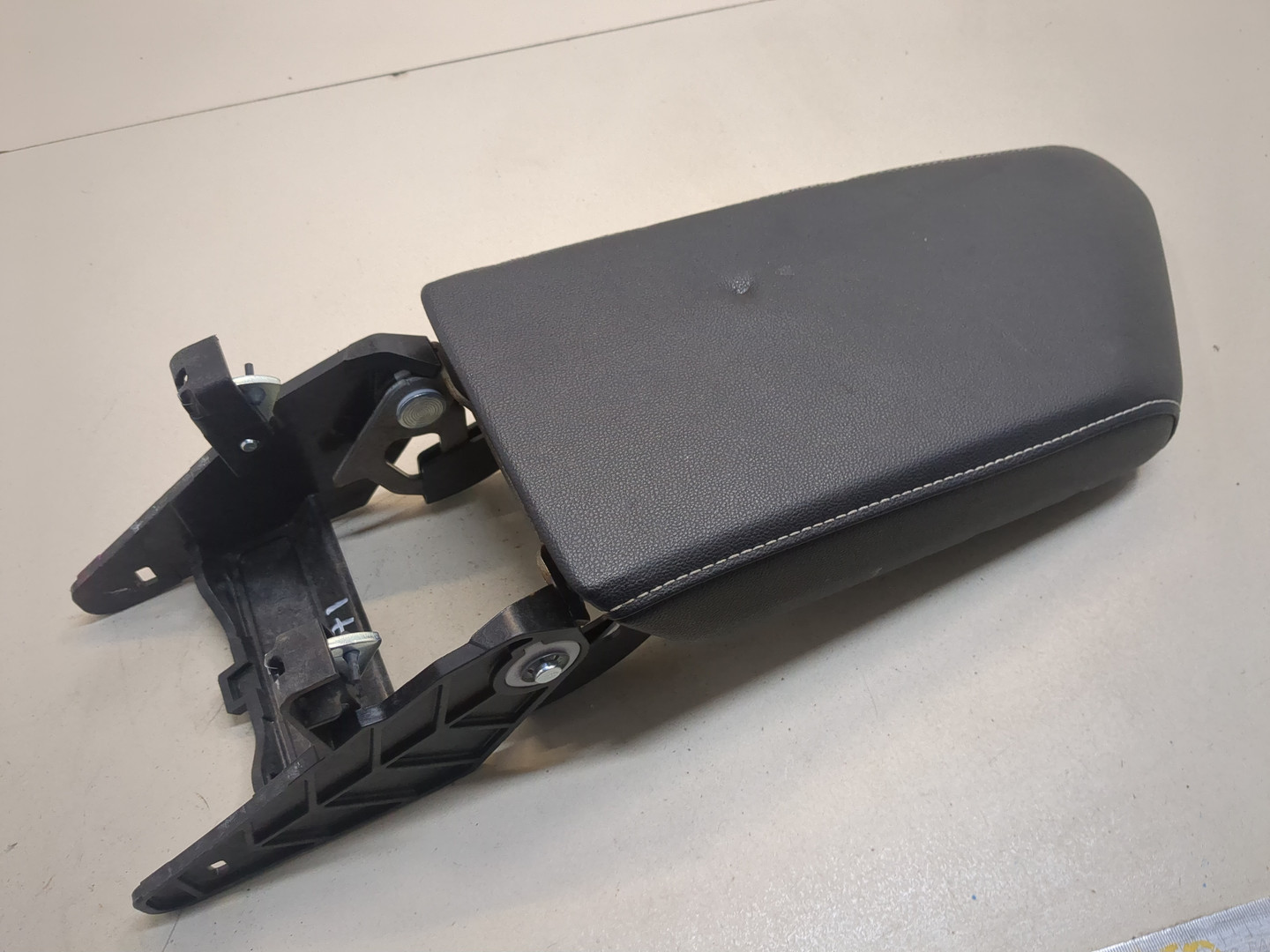 Подлокотник