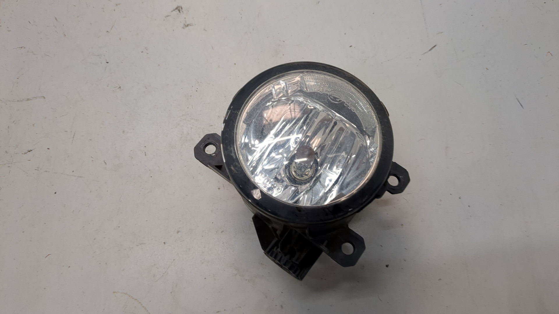 Фара противотуманная правая