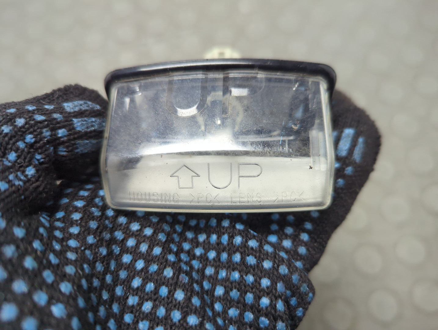 Фонарь подсветки номера