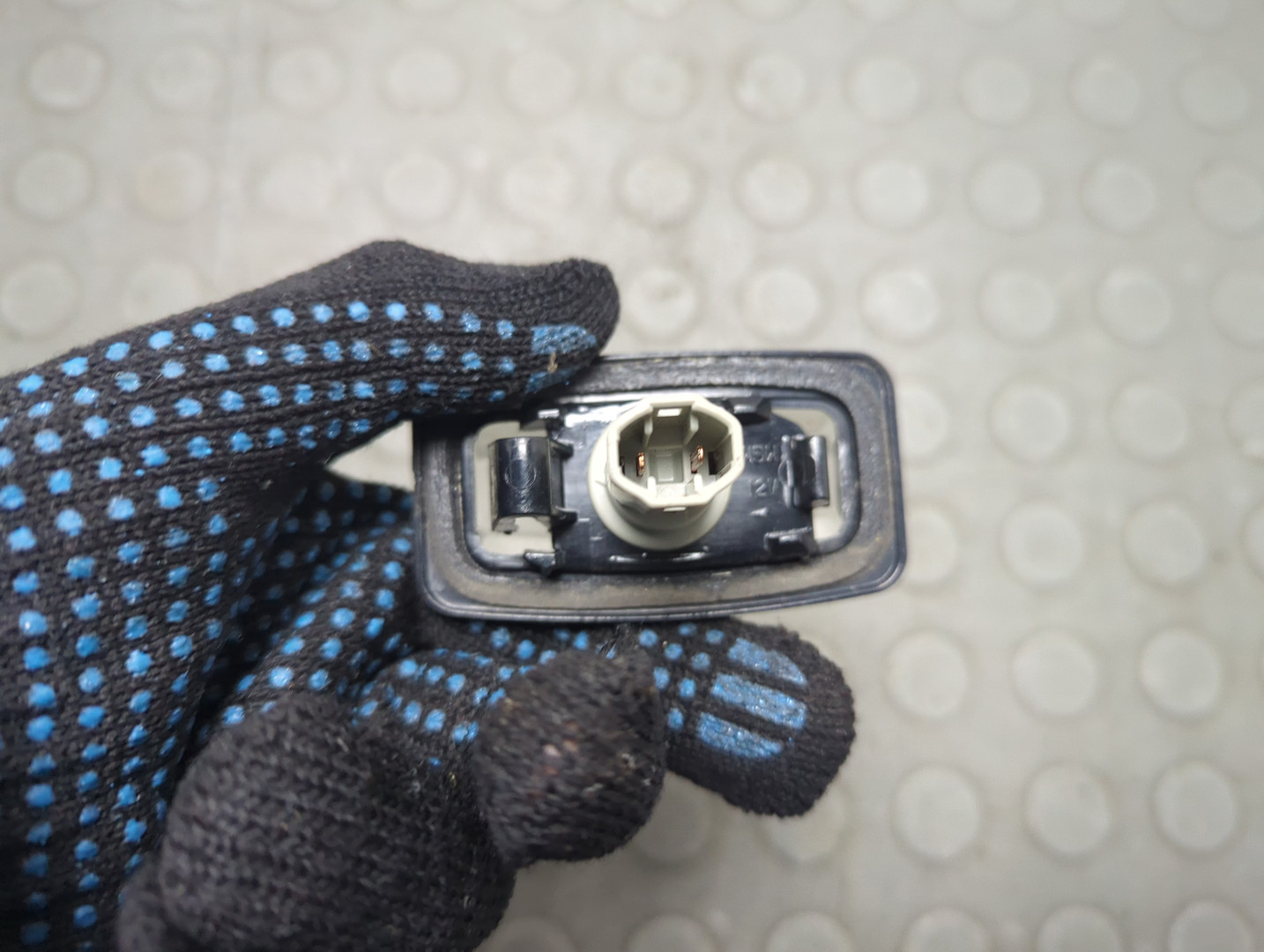 Фонарь подсветки номера