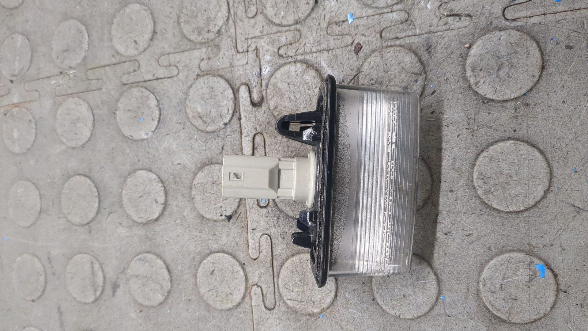 Фонарь подсветки номера
