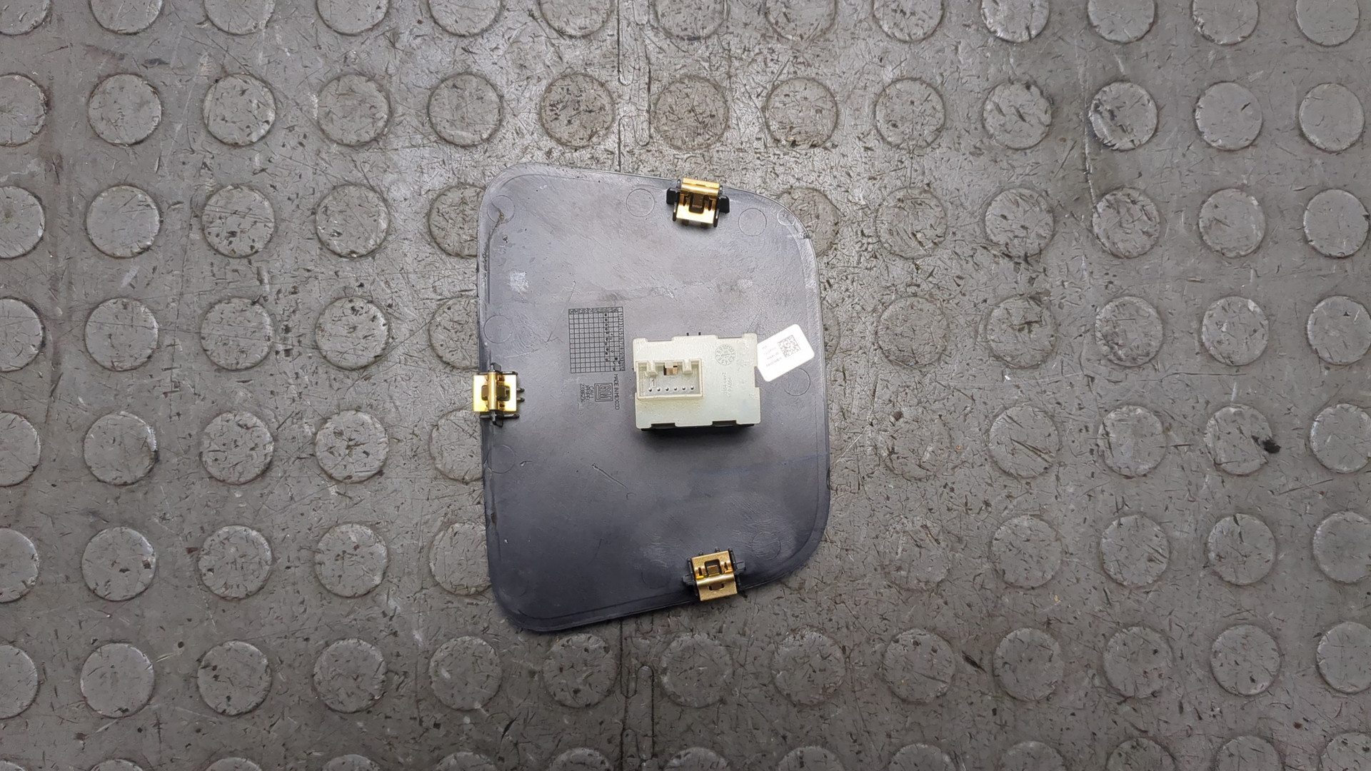 Гнездо AUX / USB IN