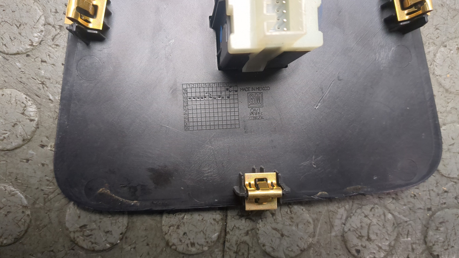 Гнездо AUX / USB IN