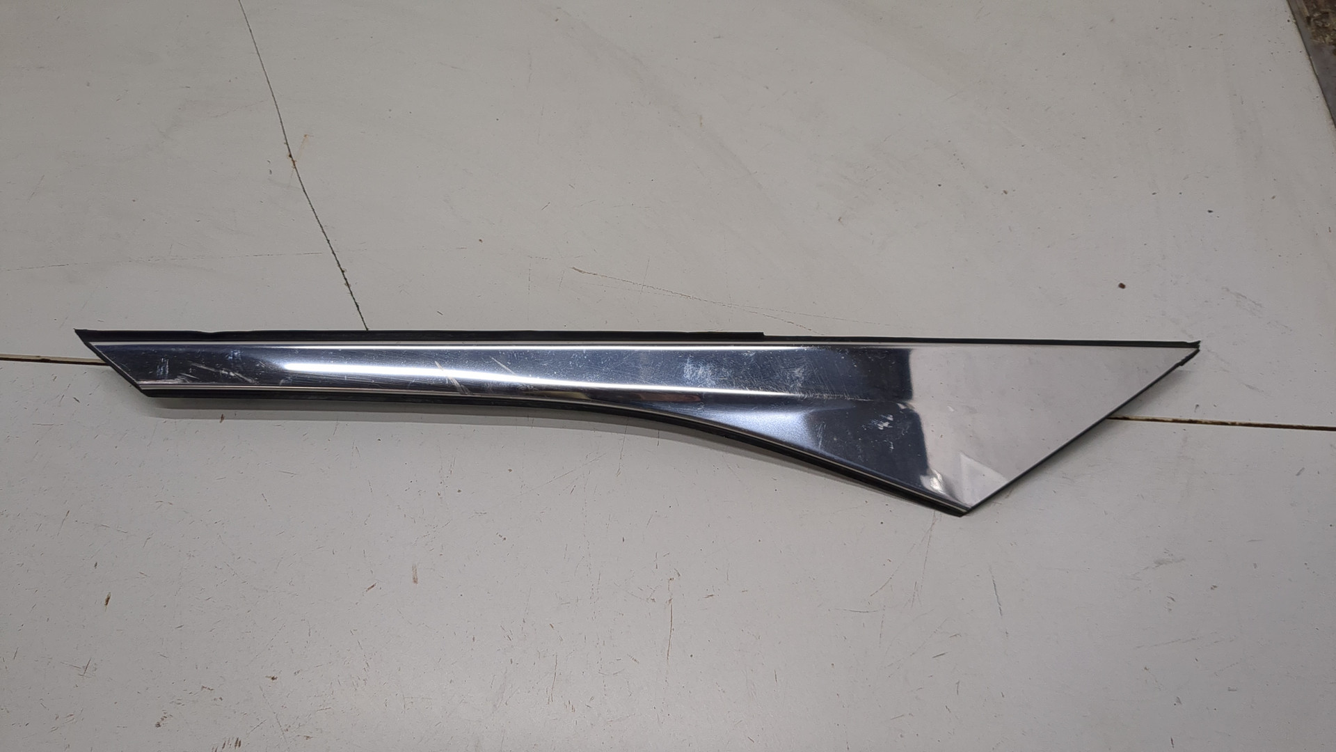 Накладка заднего крыла левого