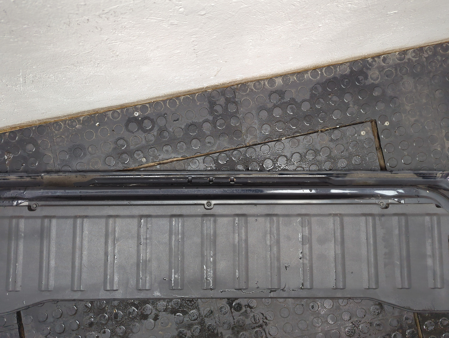 Дверь багажника нижняя (борт)