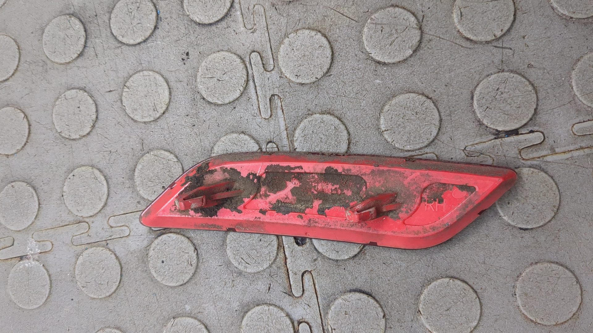 Отражатель в бампер задний правый