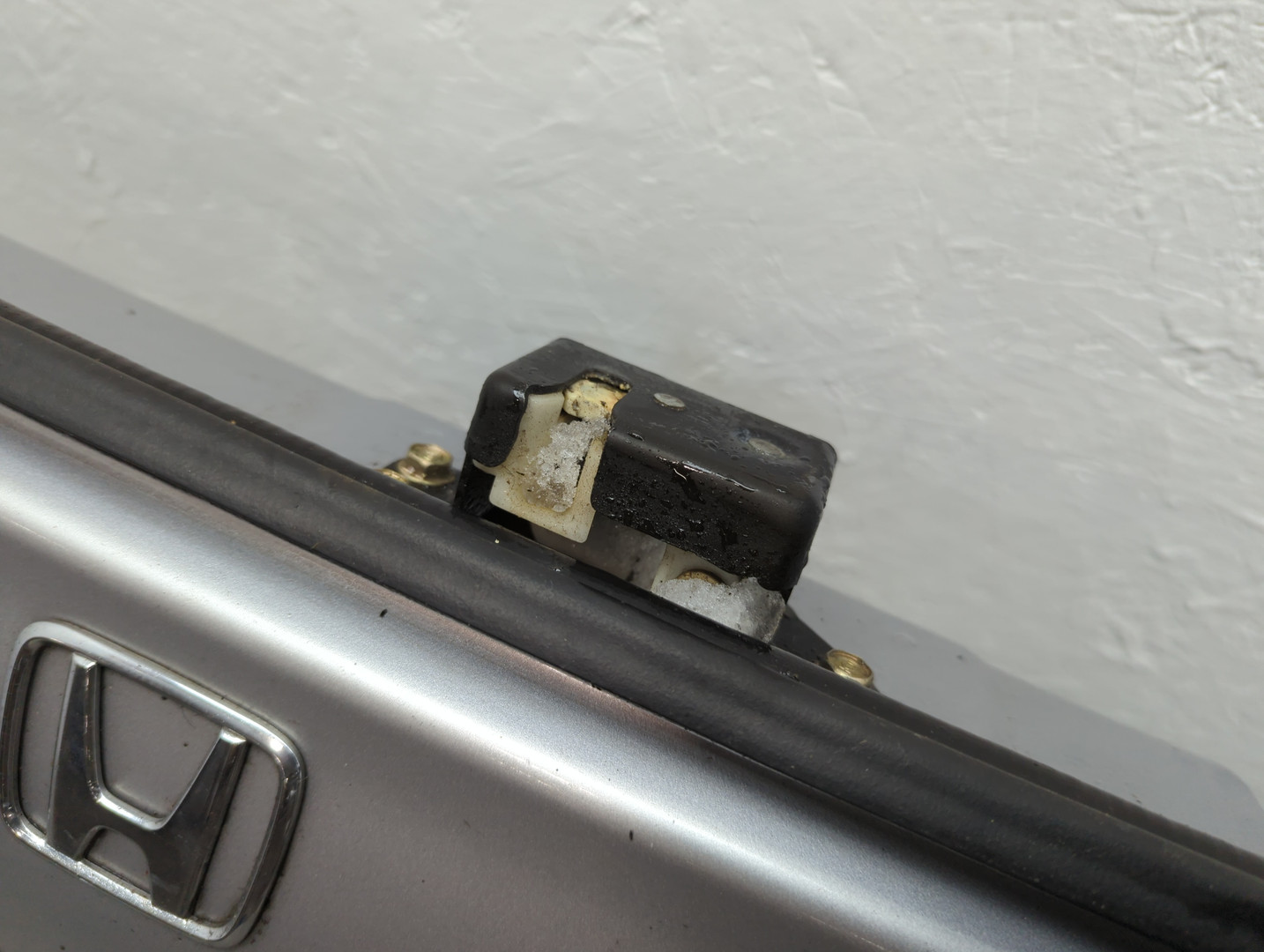 Дверь багажника