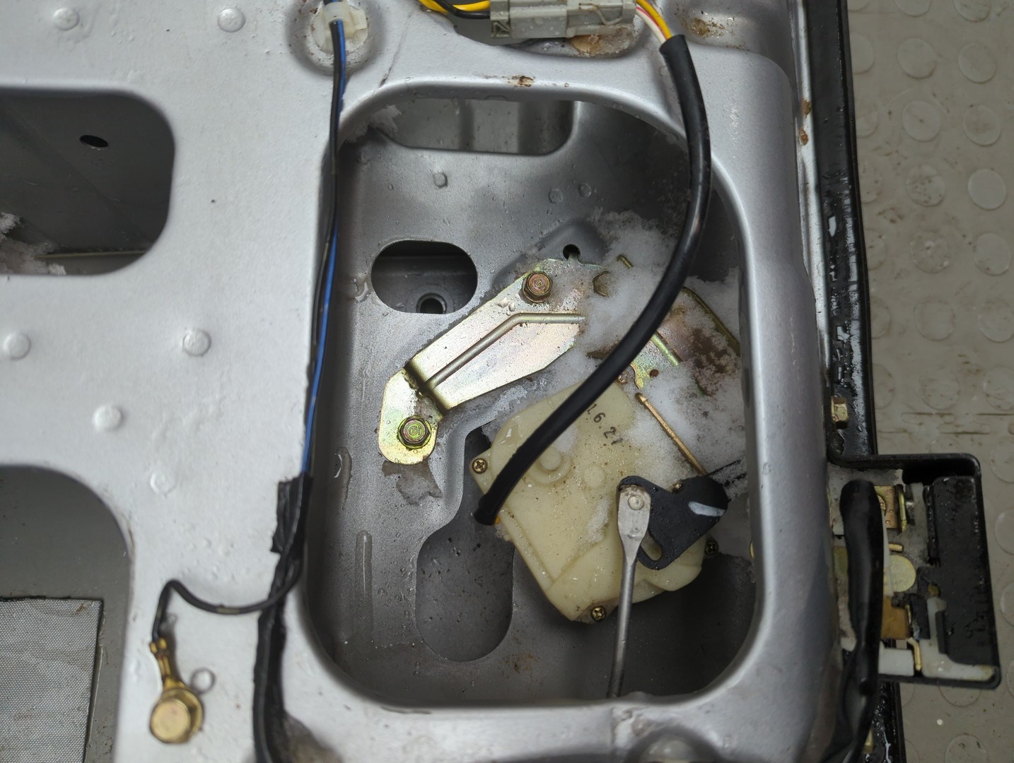 Дверь багажника