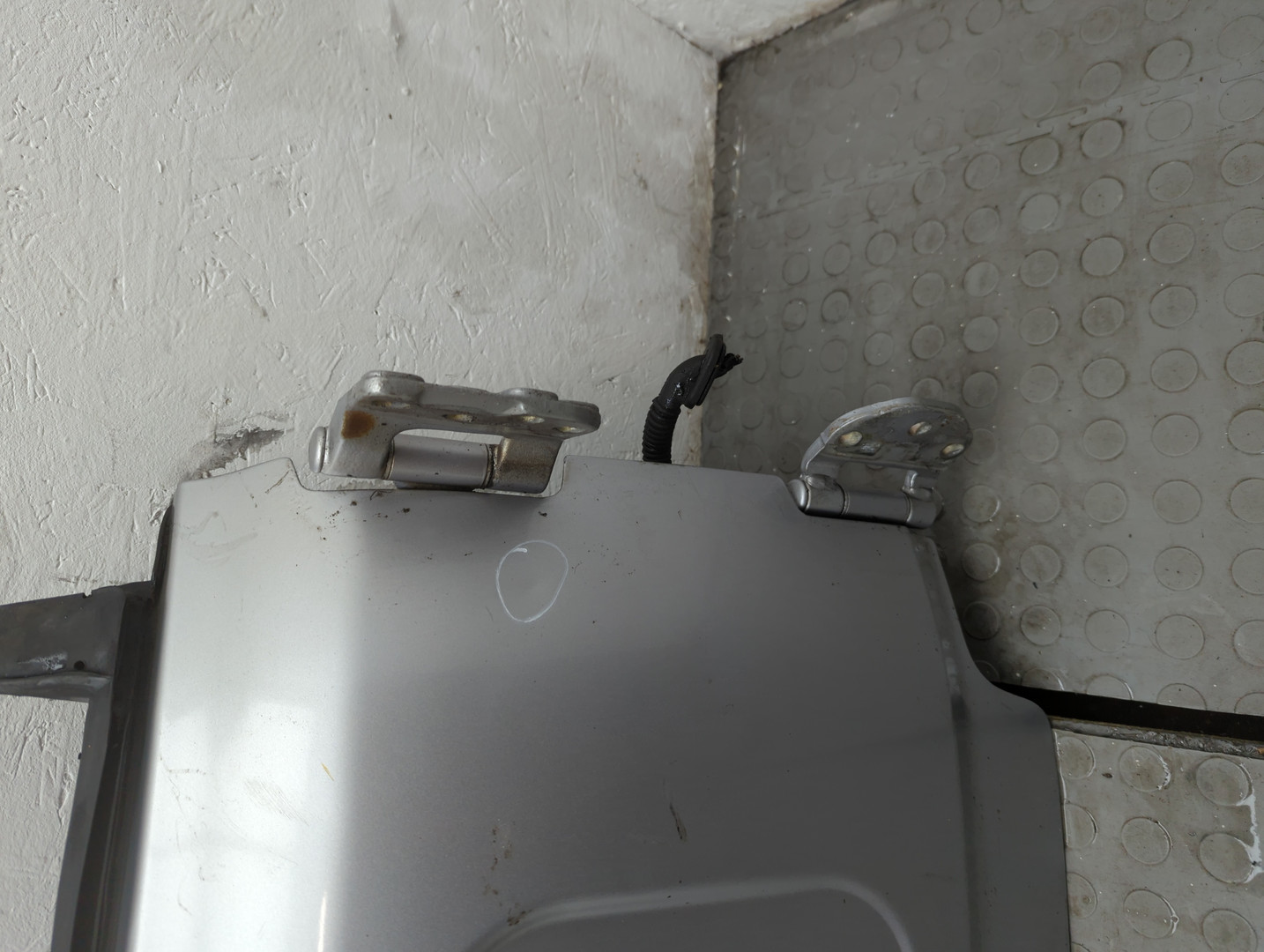 Дверь багажника