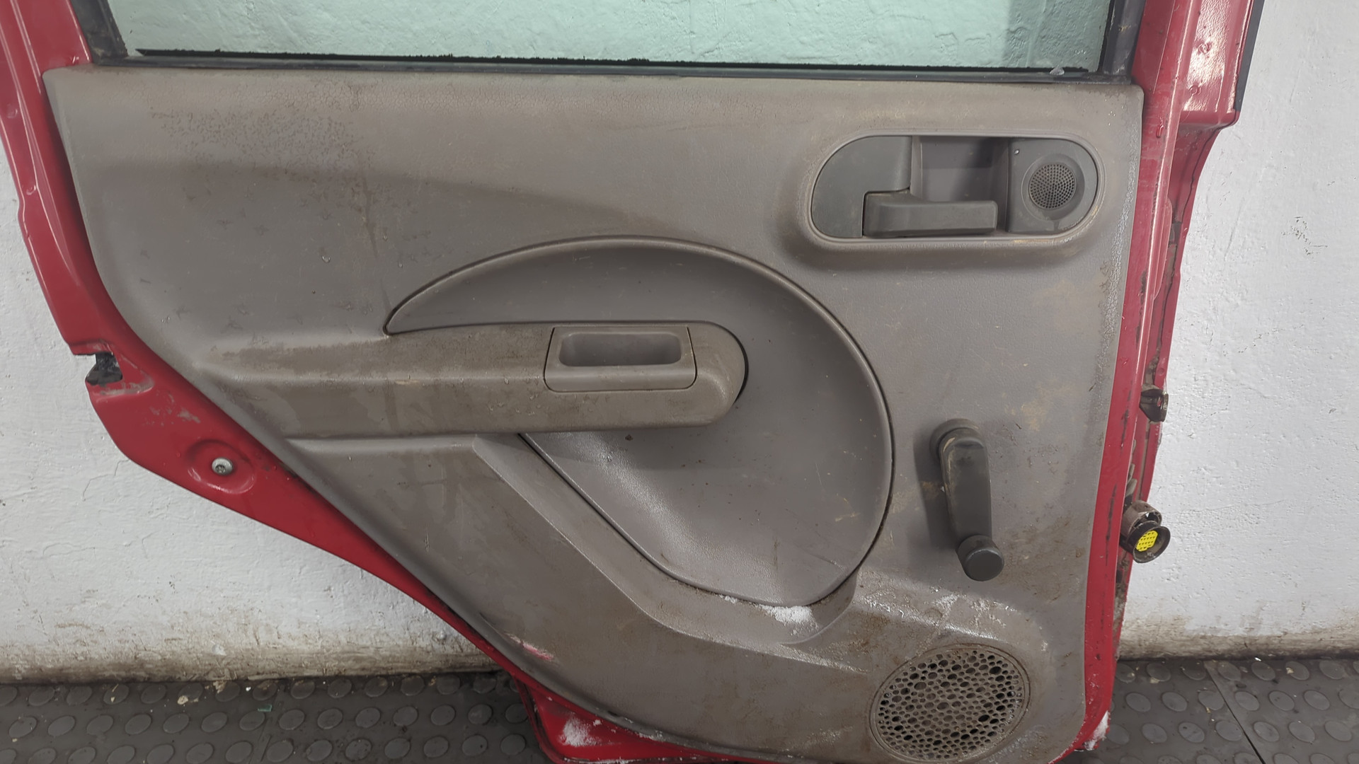 Дверь задняя левая