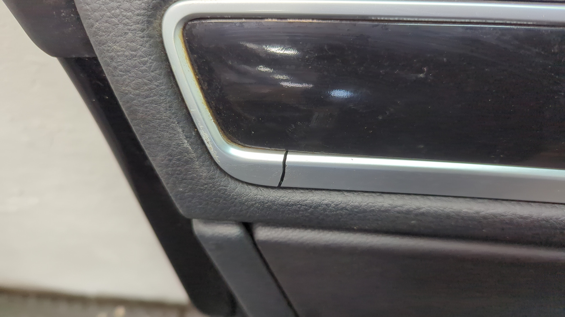 Дверь передняя левая