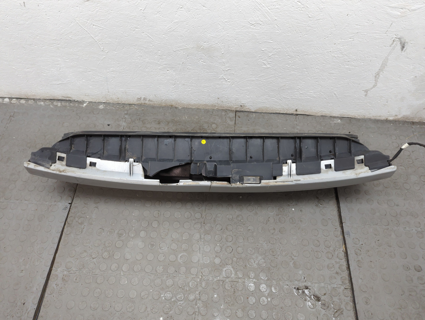 Дверь багажника нижняя (борт)