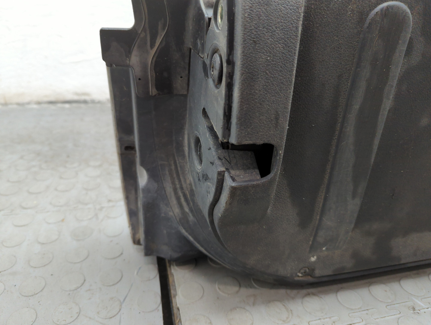 Дверь багажника нижняя (борт)