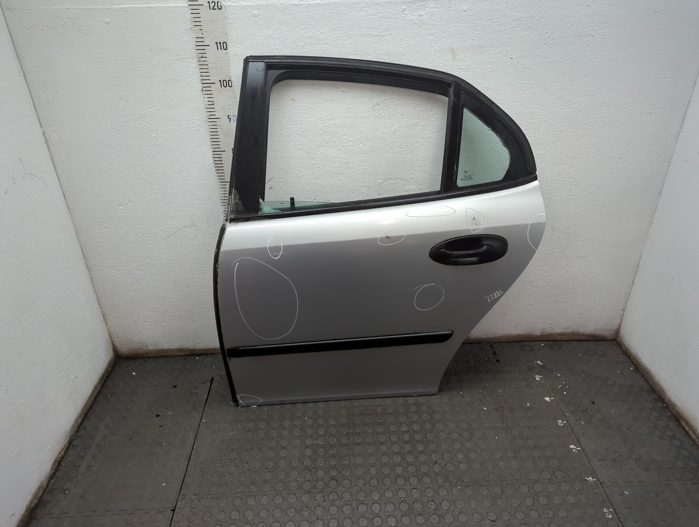 Дверь задняя левая
