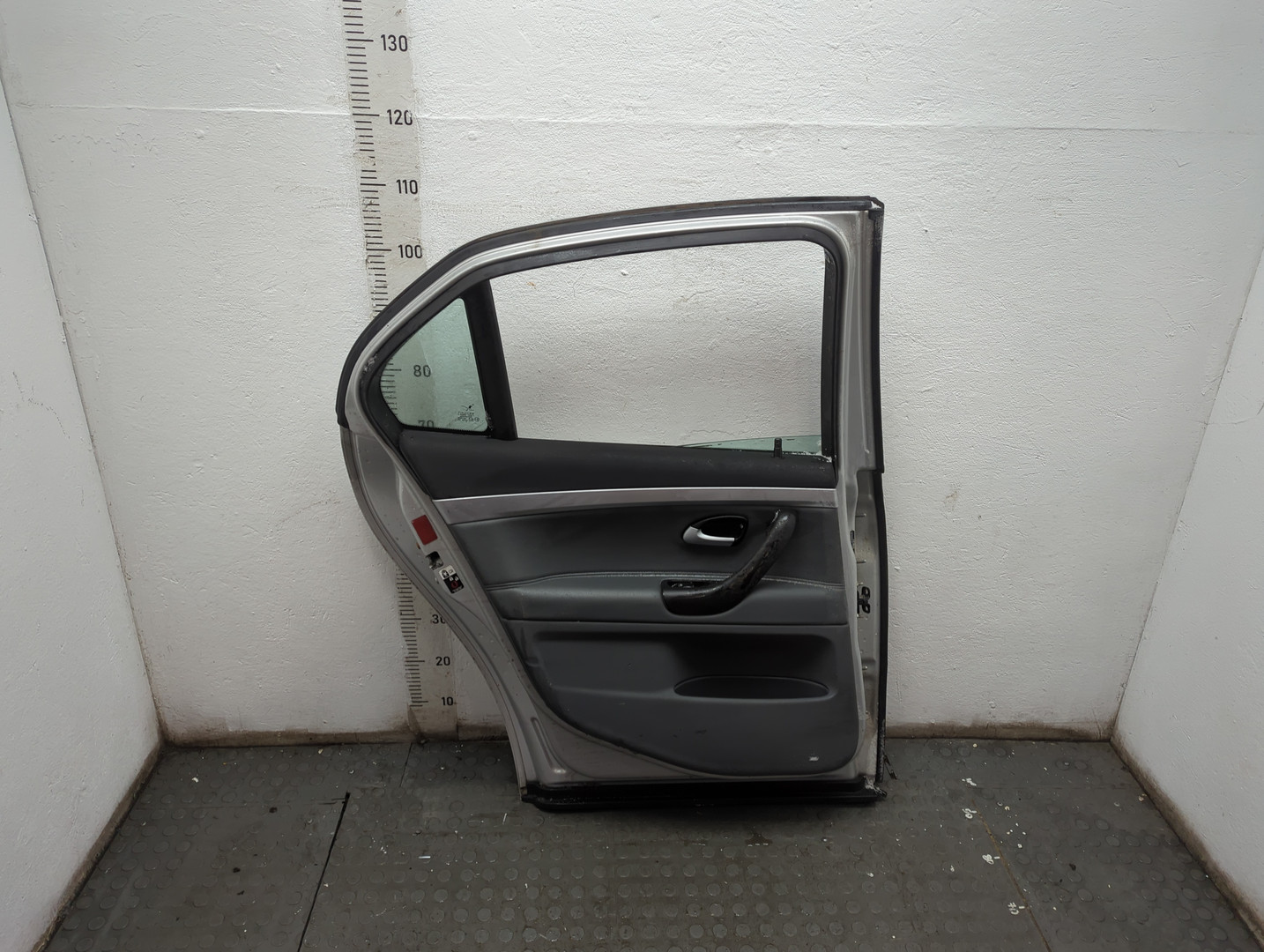 Дверь задняя левая