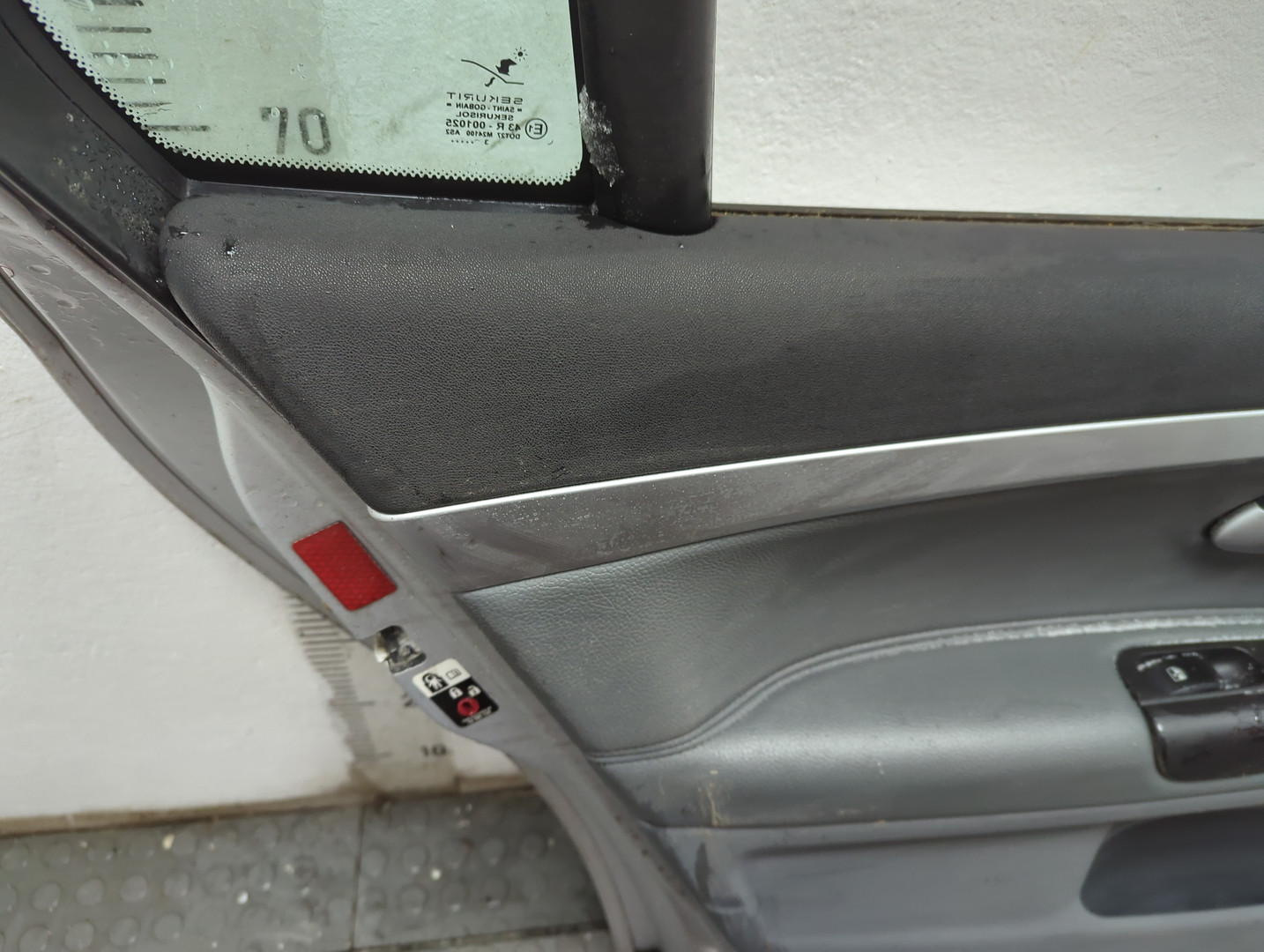 Дверь задняя левая