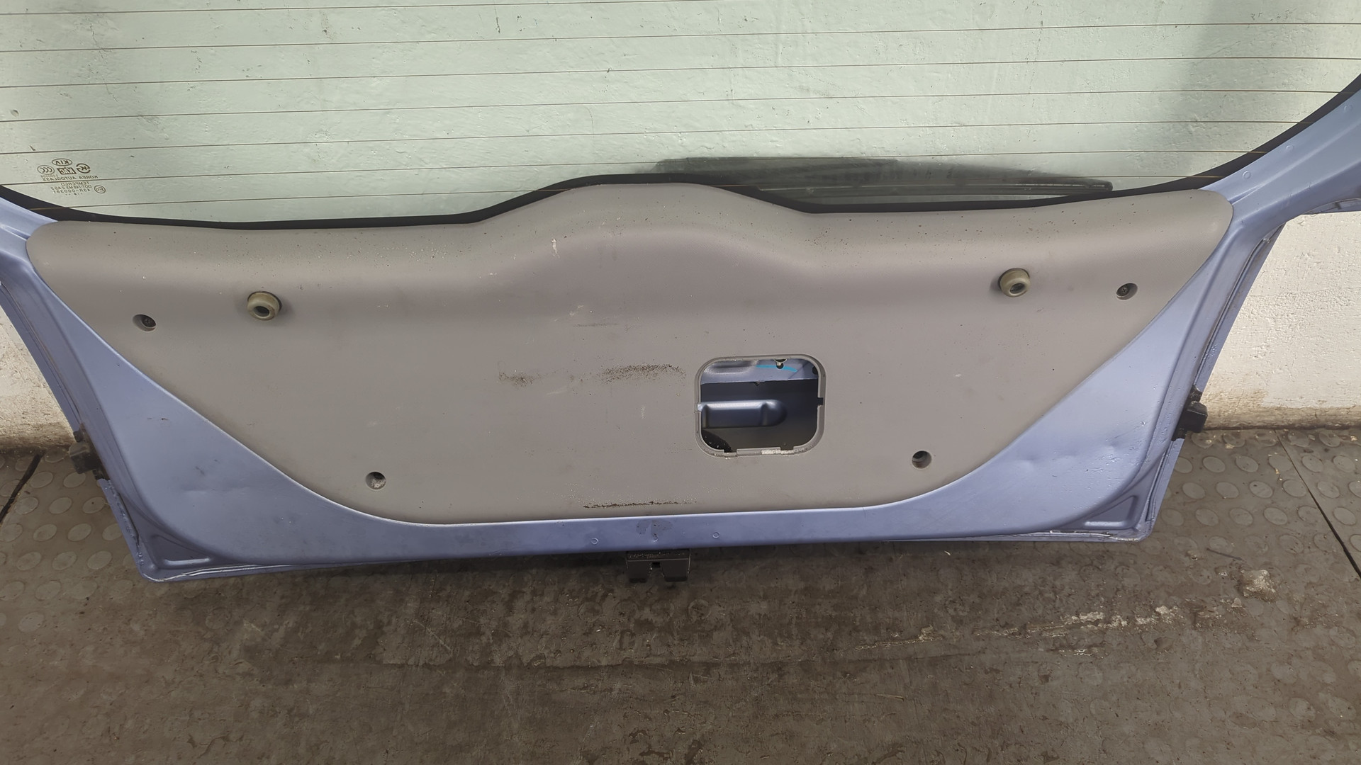 Дверь багажника