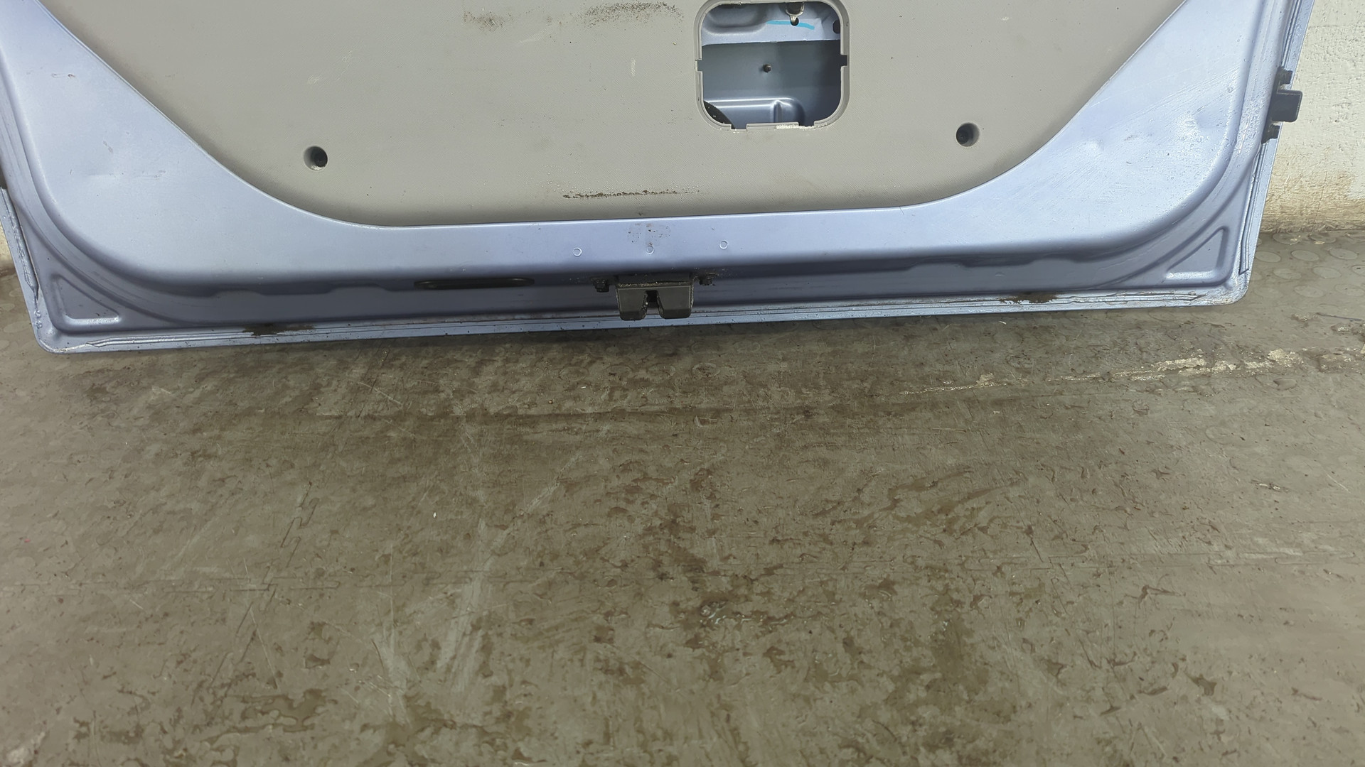 Дверь багажника