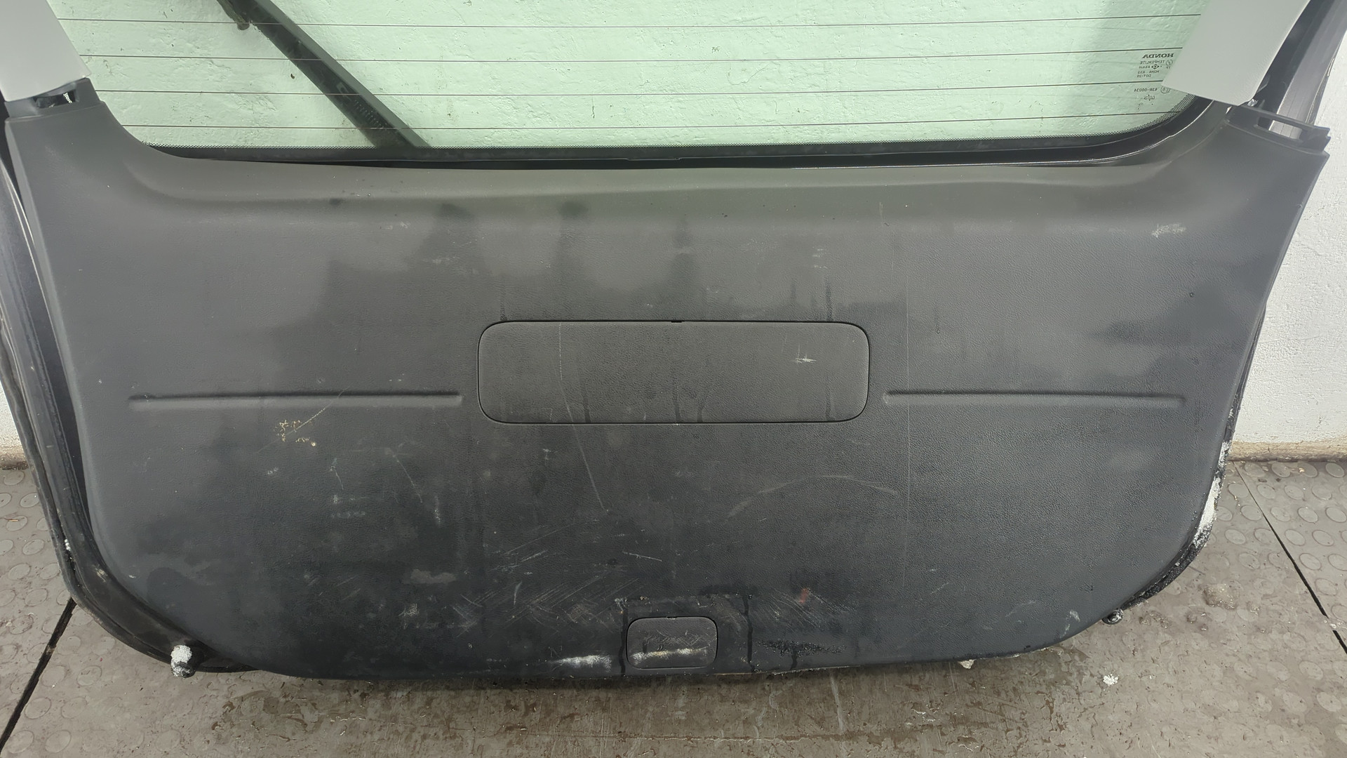 Дверь багажника