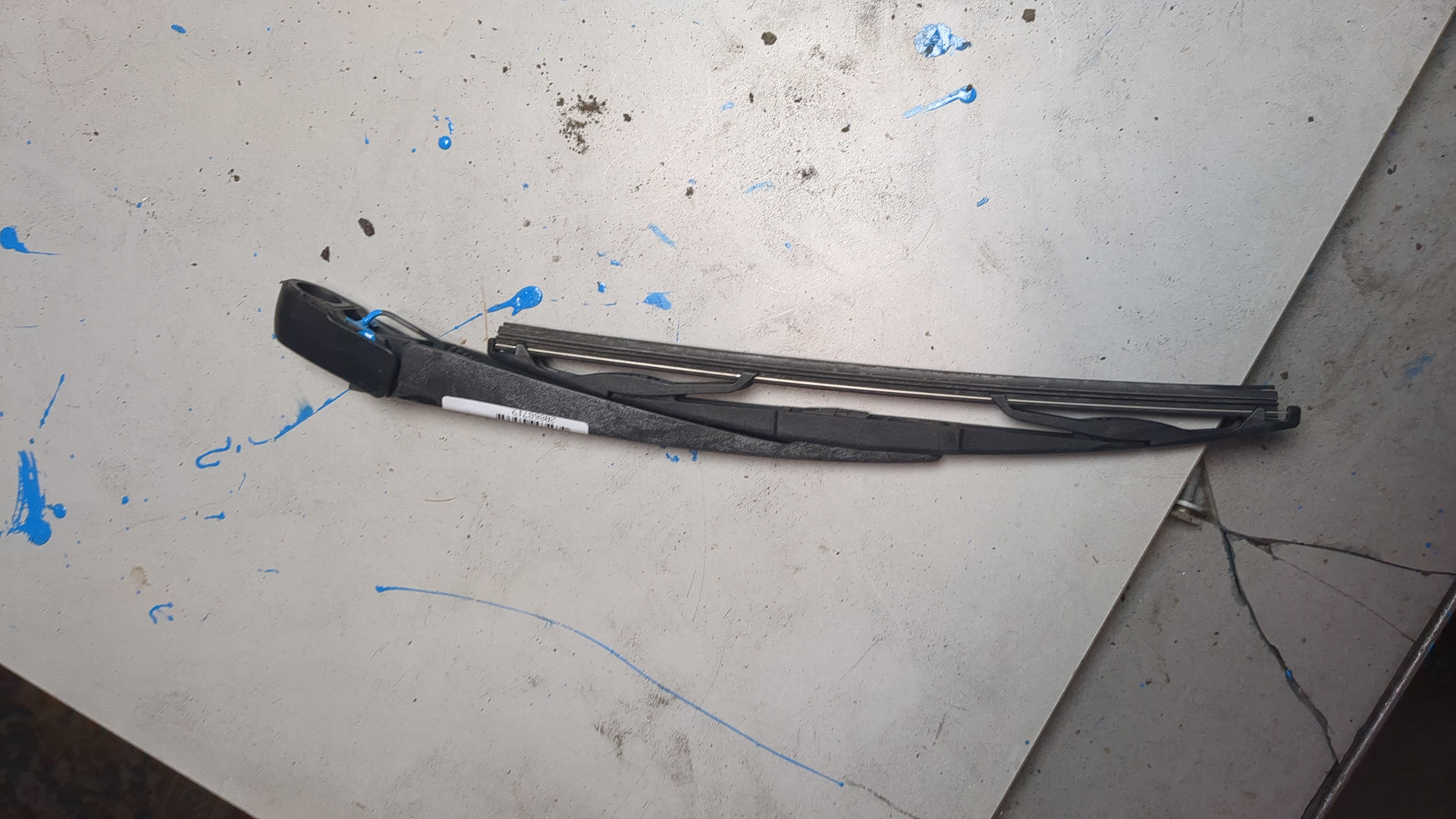 Поводок стеклоочистителя заднего