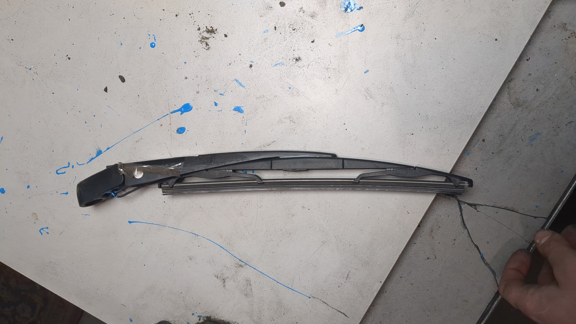 Поводок стеклоочистителя заднего