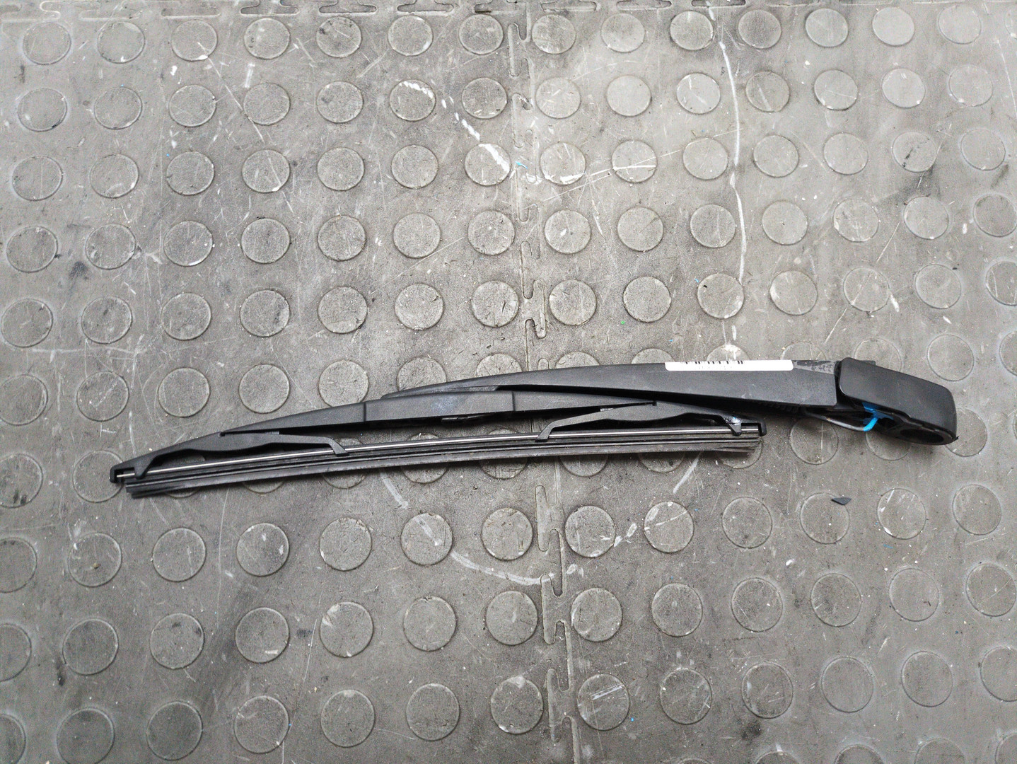 Поводок стеклоочистителя заднего