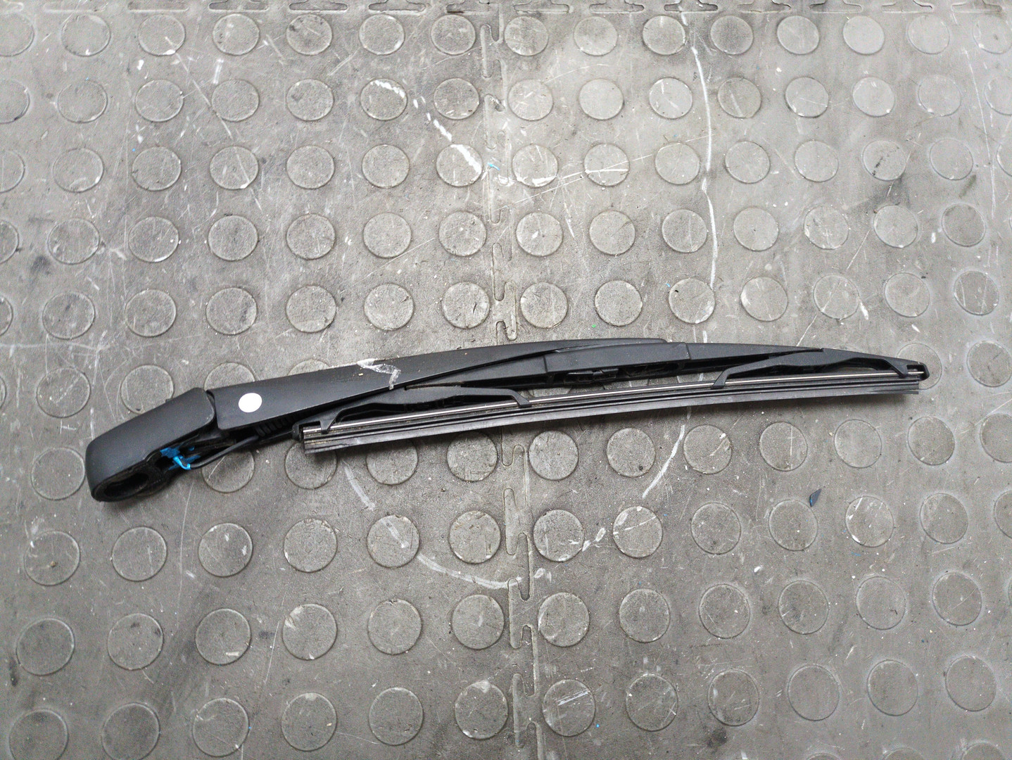 Поводок стеклоочистителя заднего