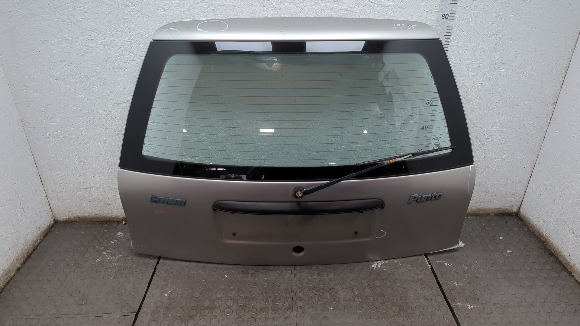 Дверь багажника